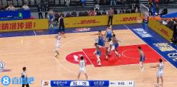 連續(xù)吃癟！克里斯先是籃下被李炎哲大帽&又被李炎哲生斷